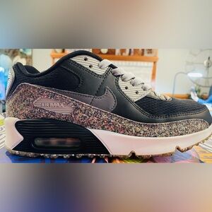Nike Air Max 90
Nike Grind Black
”Recycle Particle”
8W/6.5Y
$120